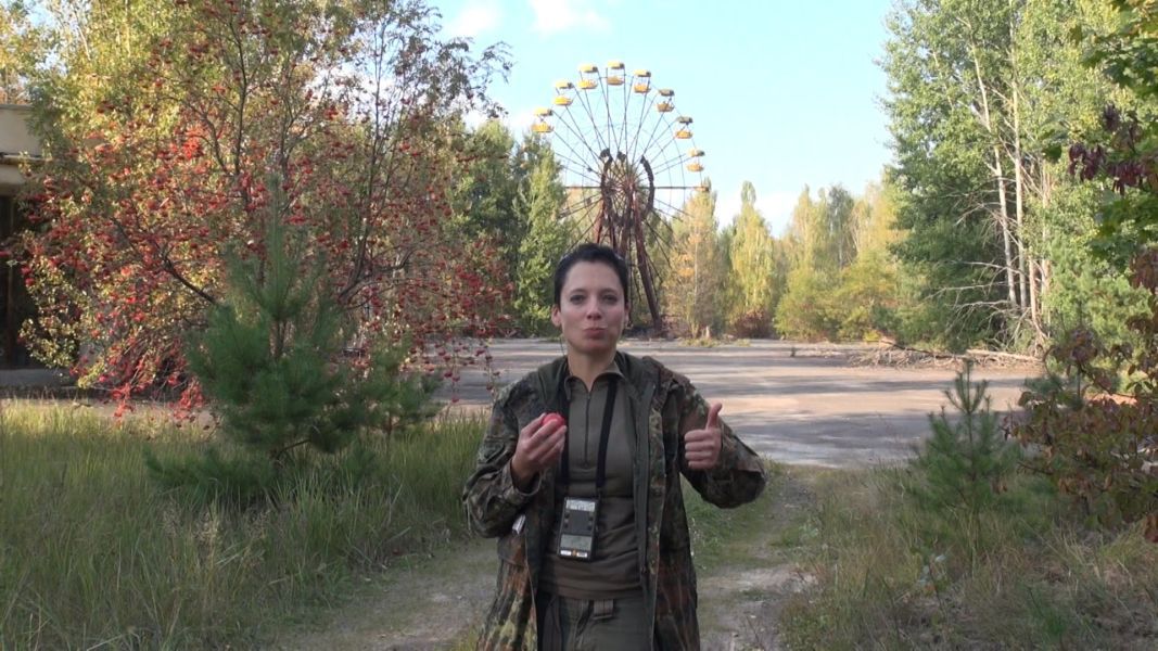 Femeia care a mâncat mere de la Cernobîl și a făcut experimente în zona centralei fară echipament de protecție.