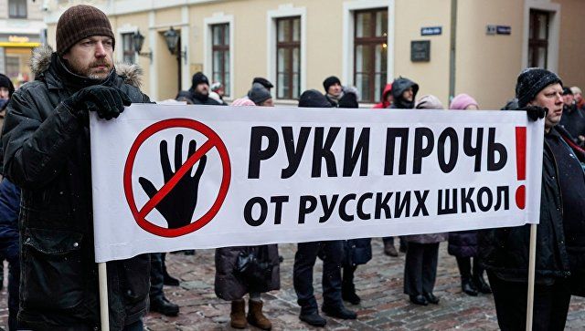 Президент Латвии подпишет закон о переводе школ национальных меньшинств.