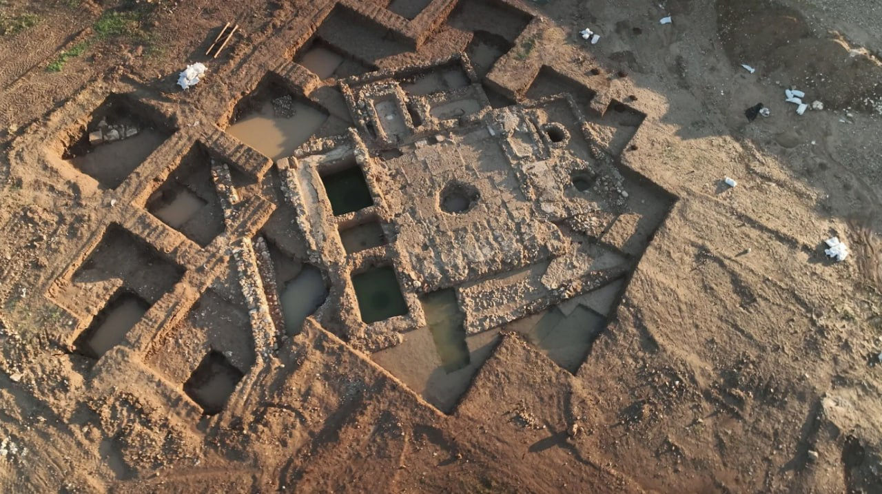 Археологи раскопали византийский монастырь которому 1500 лет.