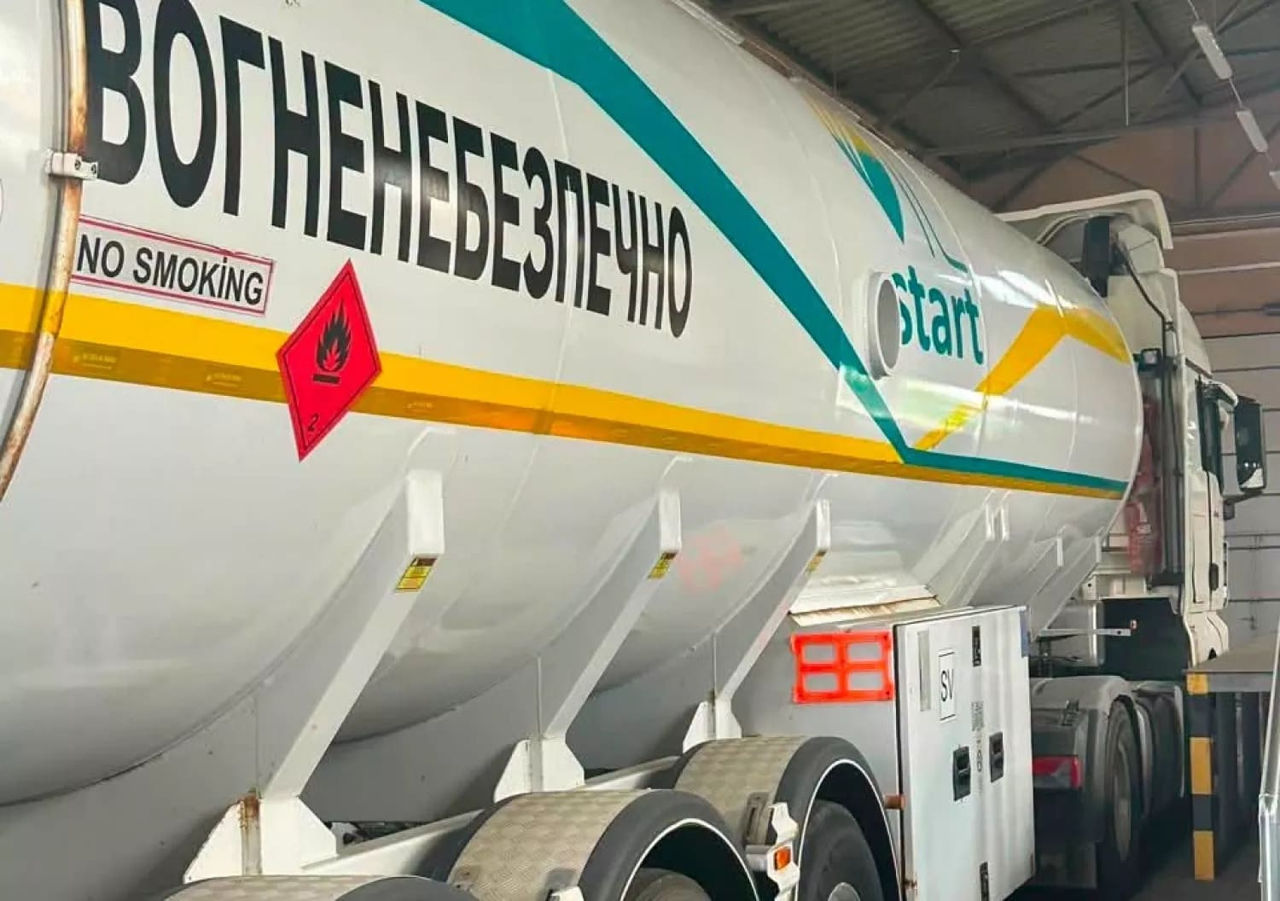 На границе с Молдовой задержали автоцистерну «No smoking» с контрабандным табаком.