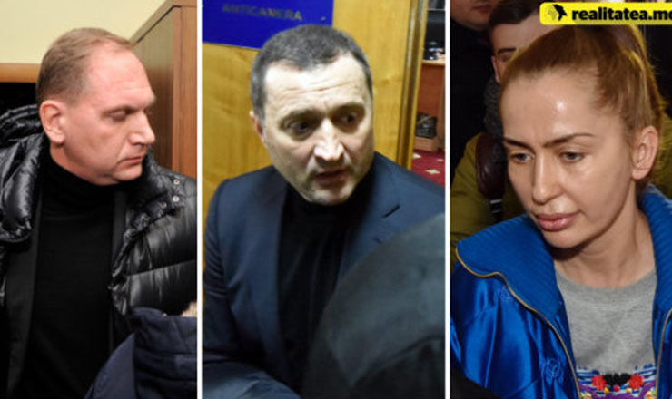 Судьи рассмотрят ходатайства адвокатов об освобождении всех подозреваемых из изолятора.