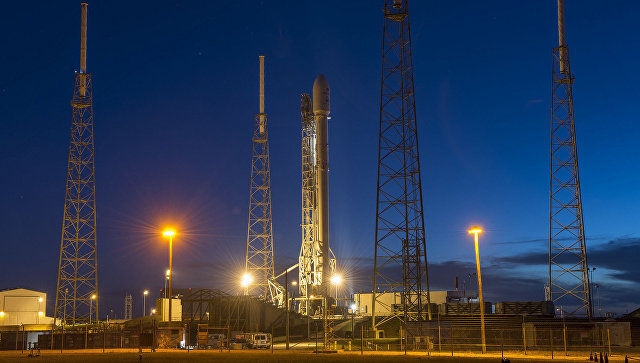 Ракета Falcon 9 успешно вернулась на Землю после запуска спутника. Фото: SpaceX