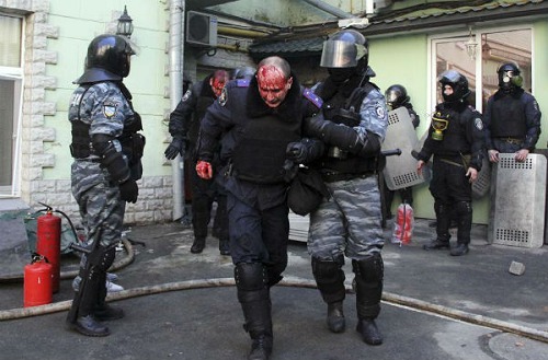 Кровопролитие на Майдане выгодно "пророссийской власти", поскольку оно окончательно дискредитировало оппозицию.