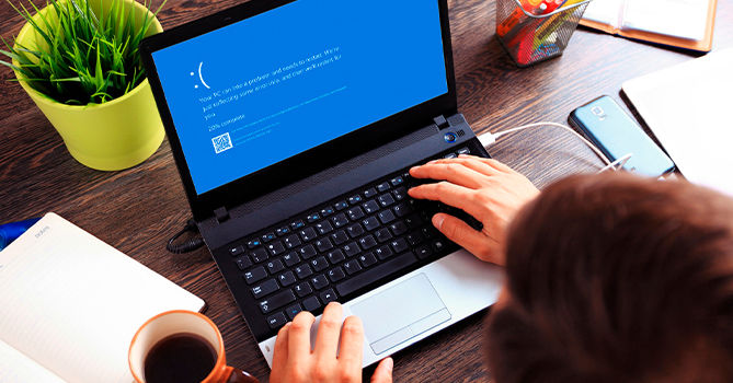 Обновление Windows 10 привело к массовым сбоям в работе компьютеров.