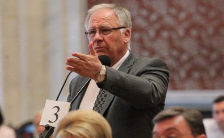 Dumitru Diacov a mai declarat la Europa Liberă că nu va semna pentru inițierea procedurii de demisie a Guvernului