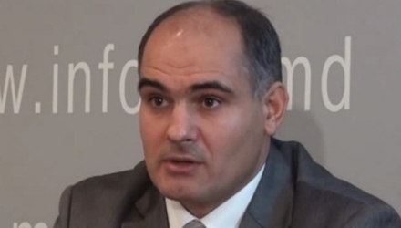 Potrivit pastorului bisericii baptiste, Vasile Filat, mai multe greșeli, chiar și din punct de vedere științific, apar în manualele școlare. 