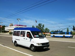 Идея горсовета заключается в том, чтобы за каждой маршруткой был закреплен патент и деньги шли напрямую в городскую казну, без посредника.