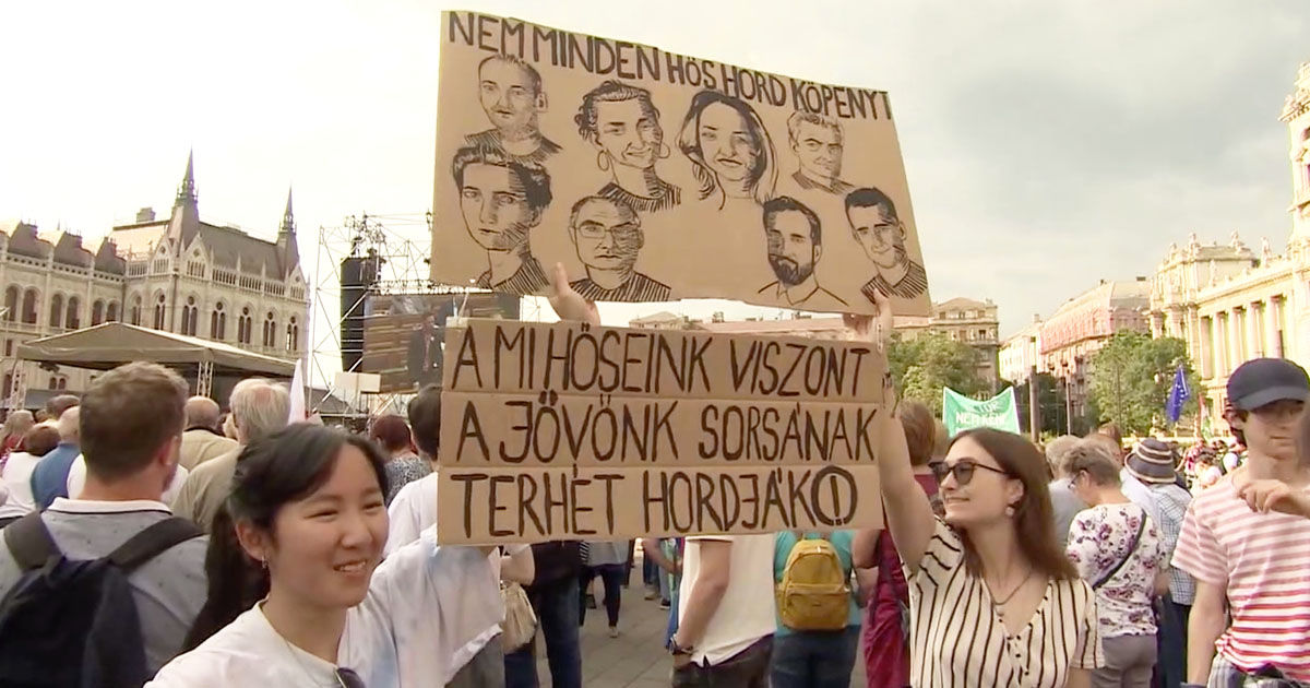 В стране усиливается нехватка педагогов. 