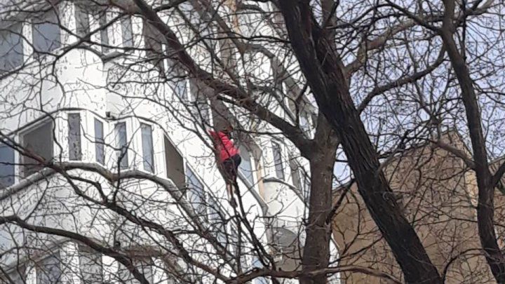 Polițist erou. Șeful IP Bălți a salvat o tânără de la suicid
