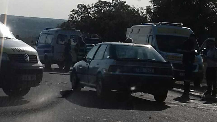 Detalii despre accidentul cu implicarea a 3 maşini, soldat cu răniţi