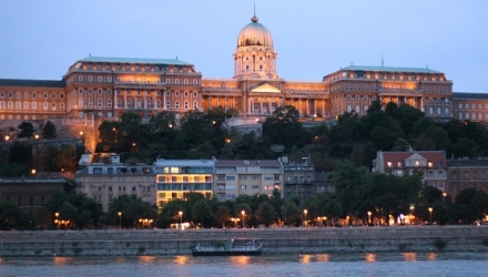 Poliţia ungară a evacuat, dimineaţă, 1.500 de persoane dintr-un cartier din Budapesta, după descoperirea unei bombe ce datează din al Doilea Război Mondial.