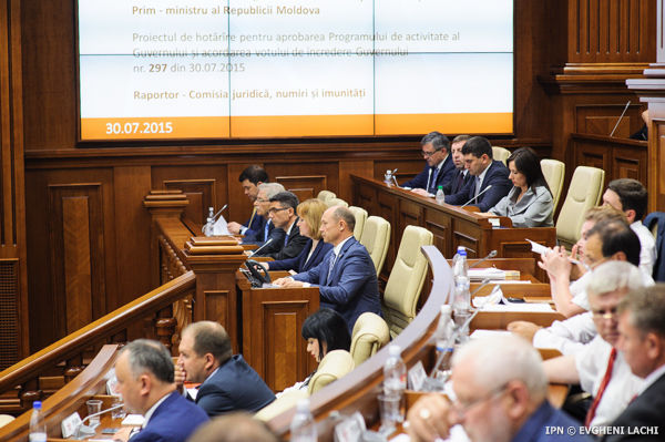 Cabinetul de miniştri în frunte cu liberal-democratul Valeriu Streleţ a fost demis astăzi, 29 octombrie, cu votul majorităţii deputaţilor.