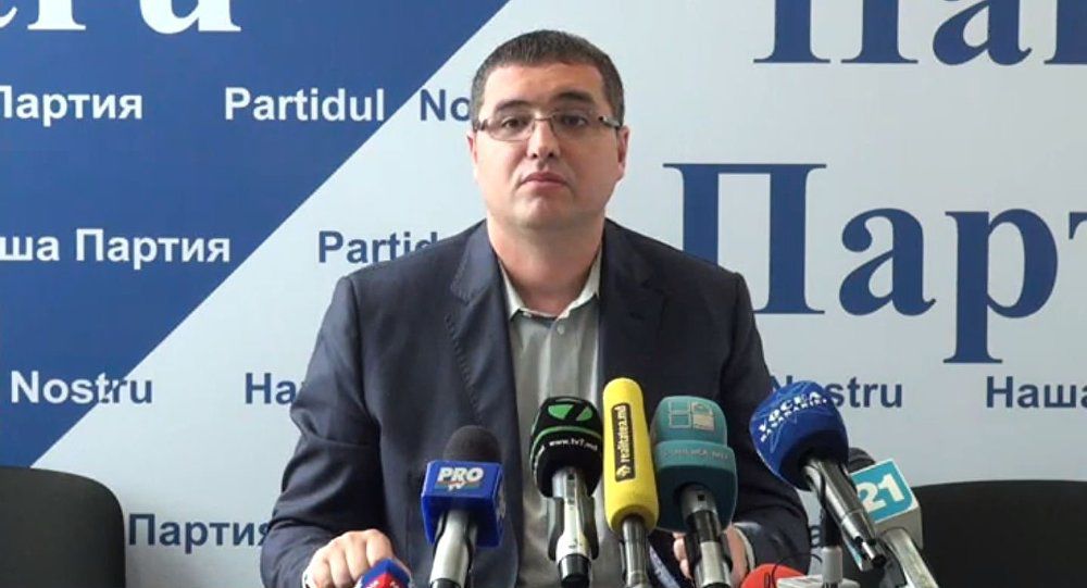 Liderii Platformei DA au fost acuzaţi că încearcă să ocupe şi scuarul din faţa Parlamentului, pentru a-i împiedica pe alţii să protesteze.