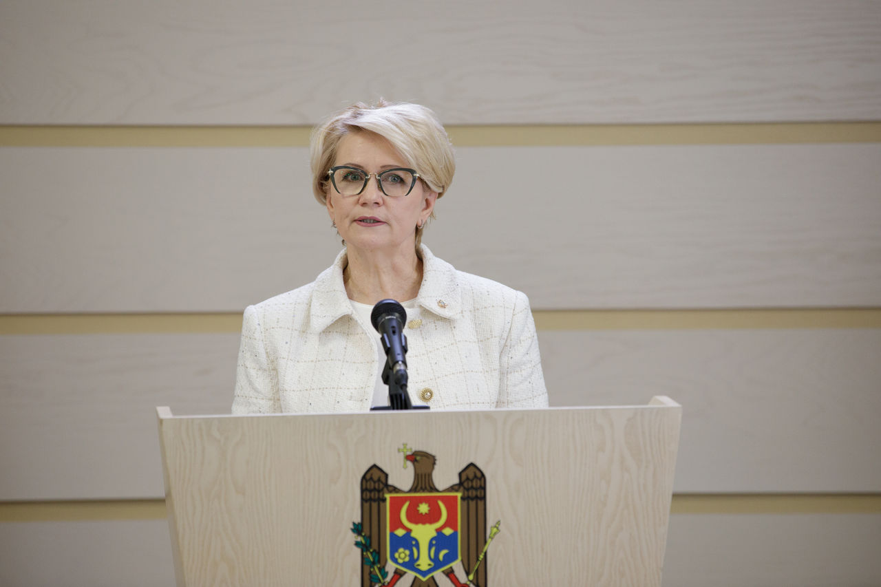 Депутат ПСРМ Алла Дарованная.