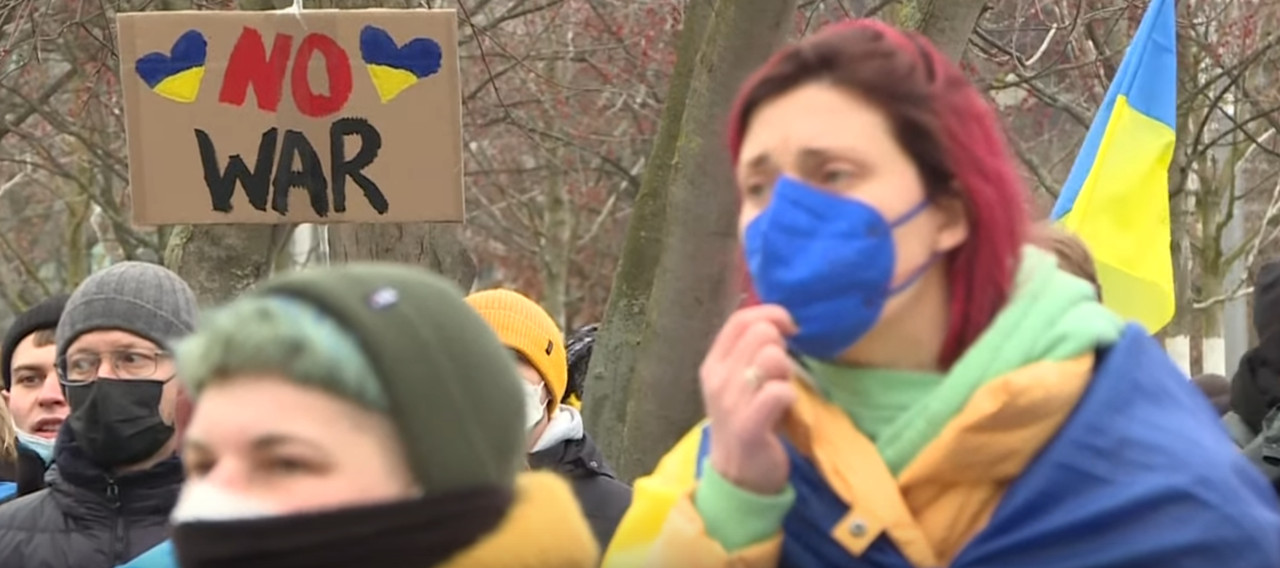 По всей Европе проходят манифестации против вторжения России в Украину.