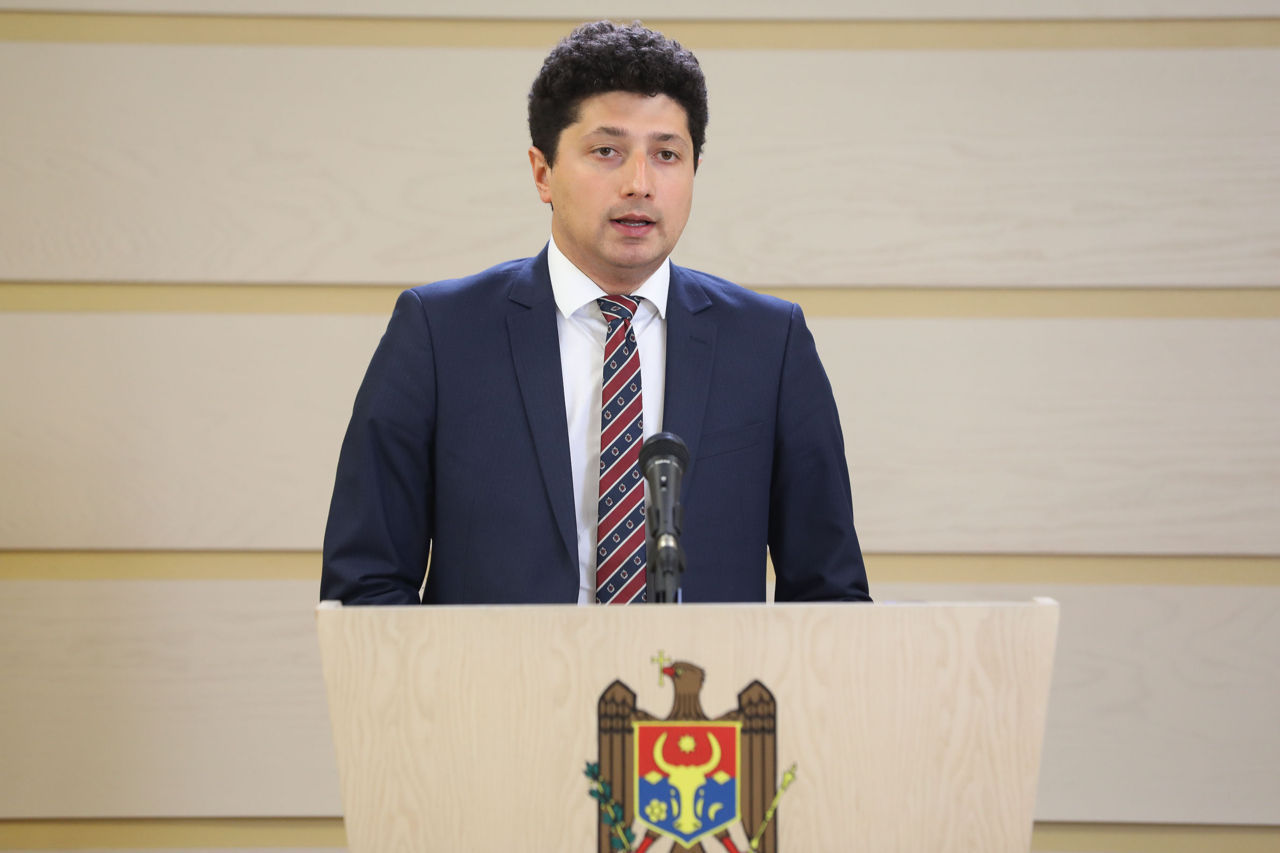Депутат PAS Раду Мариан.