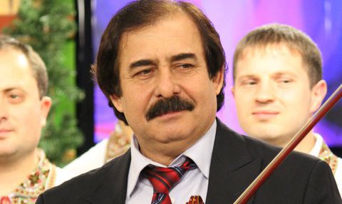 Dirijorul orchestrei Lăutarii a declarat ieri că a avut nevoie de îngrijiri medicale după ce bodyguarzii preşedintelui l-ar fi înjurat şi i-ar fi ordonat să mute nişte cabluri la repetiţia generală a închiderii festivalului Mărţişor.