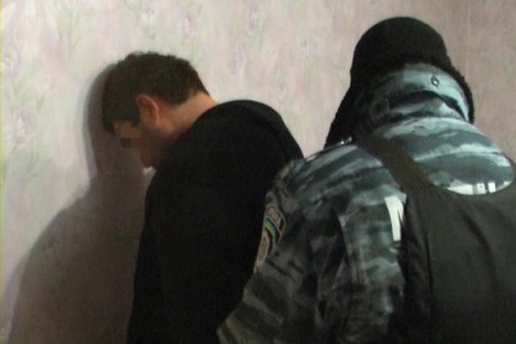 Задержанных проверяют на причастность к аналогичным преступлениям как в Киеве, так и в Украине в целом.