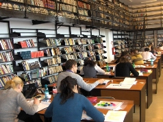  În consecinţă bibliotecile publice urmează să devină platforme de comunicare şi de dezvoltare în teritoriu.