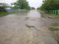 Meteorologii prognozează ploi cu descărcări electrice şi în următoarele zile