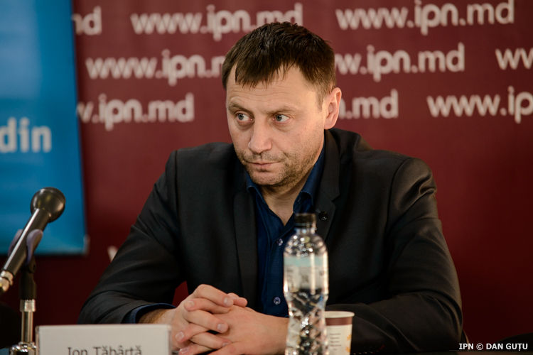 Политический обозреватель Ион Тэбырцэ.