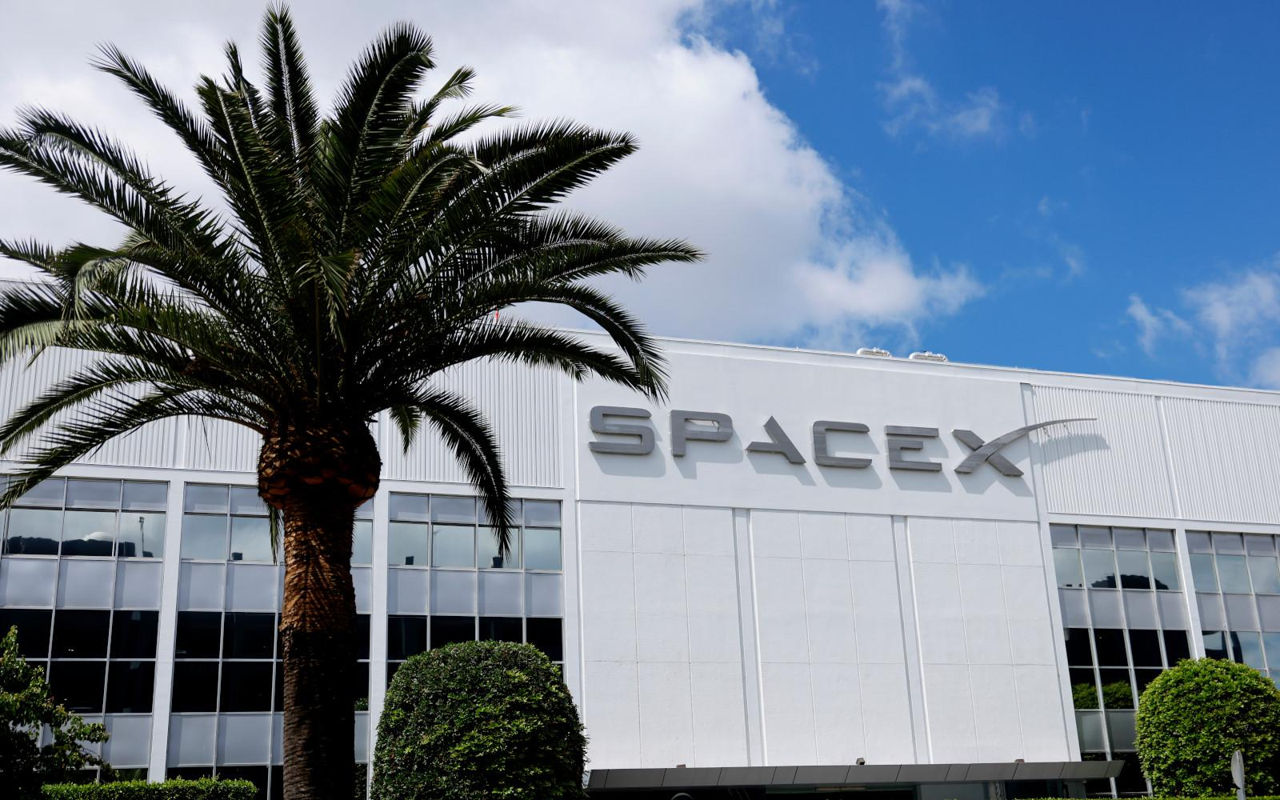 Arabia Saudită plănuiește să investească 5 miliarde de dolari în SpaceX înainte de IPO.