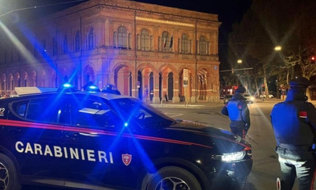 Cetăţeni moldoveni, reţinuţi în Italia: Au jefuit oameni pe strădă.