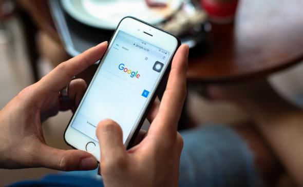 Google cere despăgubiri de un miliard de dolari de la Uber. 
