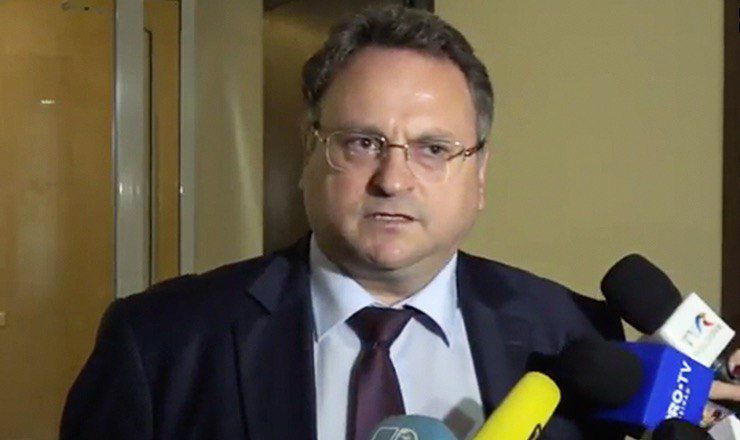 Глава НАРЭ призвал водителей заправлять свои автомобили в выходные дни.