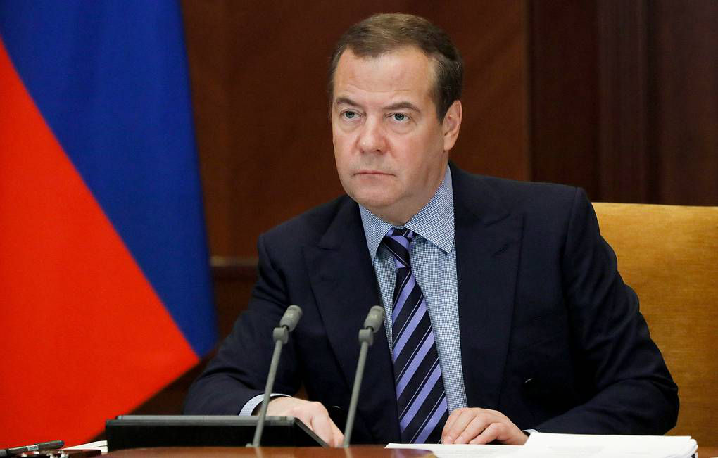 Медведев: Россия должна иметь биометрические данные каждого мигранта.
