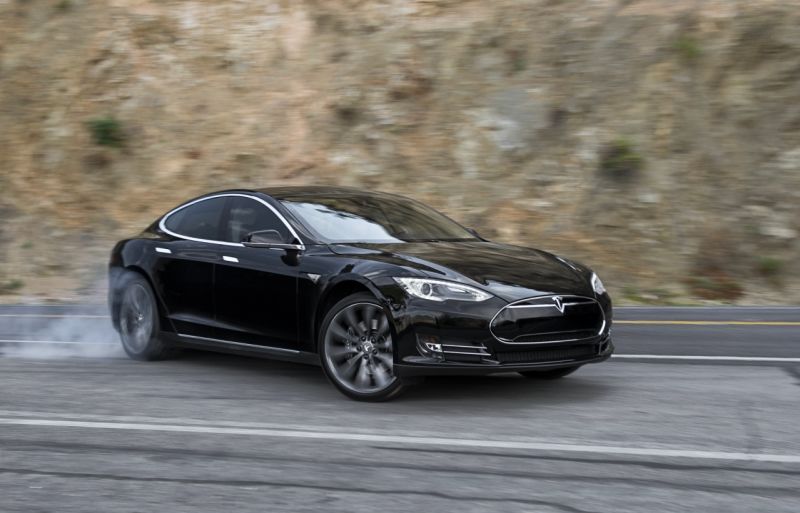 Tesla согласилась на компенсации норвежцам за медленный разгон.