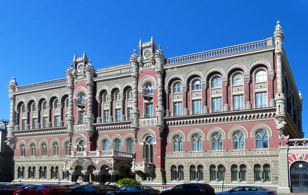ВВП Украины в 2022 году упадет минимум на треть, инфляция превысит 20 %.
