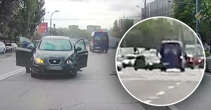 Момент столкновения маршрутки с легковым авто на Буюканах попал на видео. Фото: Point.md