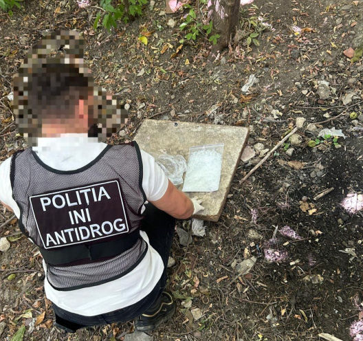 Un traficant de droguri, reținut la Chișinău: Vindea substanțe sintetice prin Telegram.