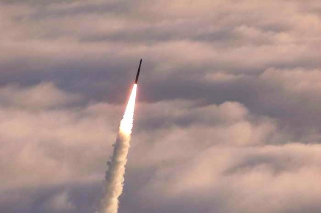 МИДЕИ осудило запуск новой баллистической ракеты большой дальности, который был произведен Пхеньяном 29 ноября 2017 года. Фото: minval.az.
