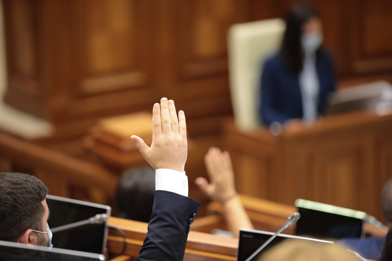 За ноябрь депутаты парламента Молдовы утвердили 95 нормативных актов. Фото Point.md.