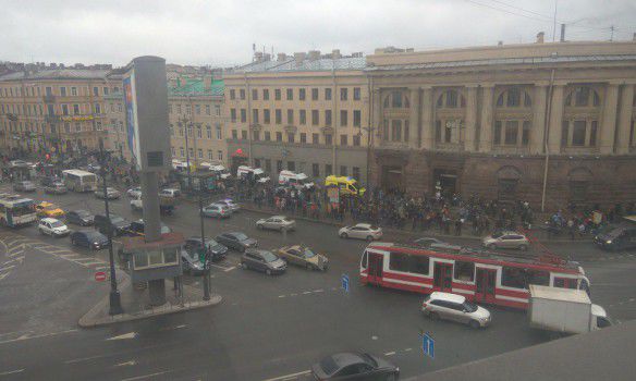 Мощность взрывных устройств составляет около 200-300 граммов в тротиловом эквиваленте.
