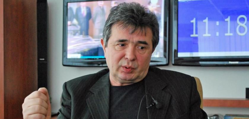 Blogger ironizează pe seama unui prezentator de la Jurnal TV. 