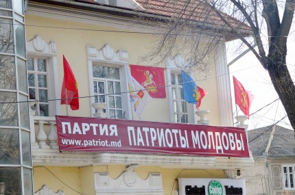 По словам Гарбуза, "выяснилось, что не только против него возбуждены уголовные дела, но и против ряда членов партии. Повестки компетентные органы никому до сих пор не выдали.