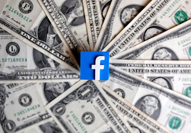 Капитализация Facebook впервые превысила $1 триллион.