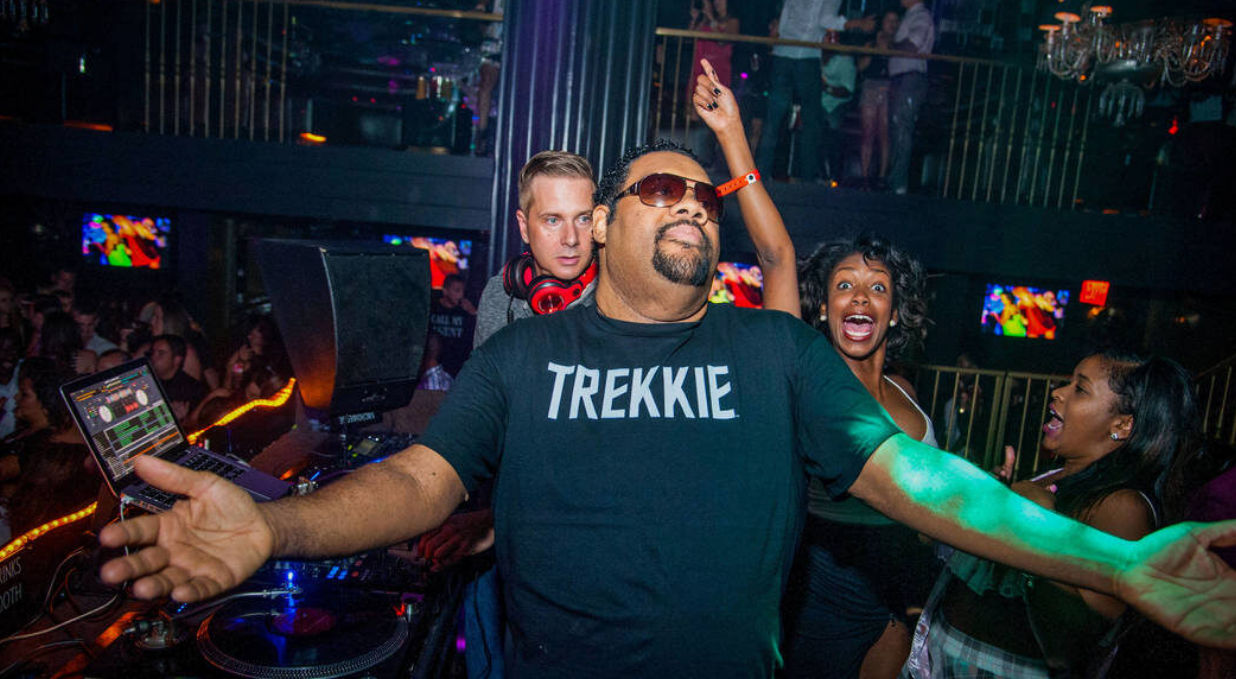 Американский рэпер Fatman Scoop потерял сознание и умер на сцене.