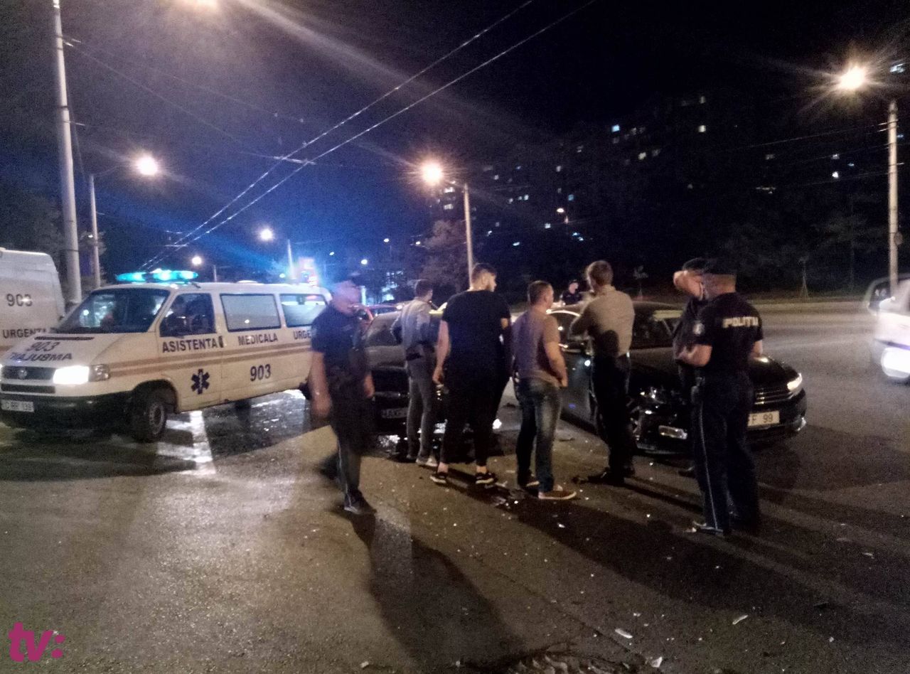 Accident rutier la Ciocana. Două automobile s-au tamponat violent. Foto: tv8.md