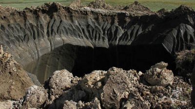 Patru noi cratere uriaşe misterioase au apărut în permafrostul siberian din Rusia.