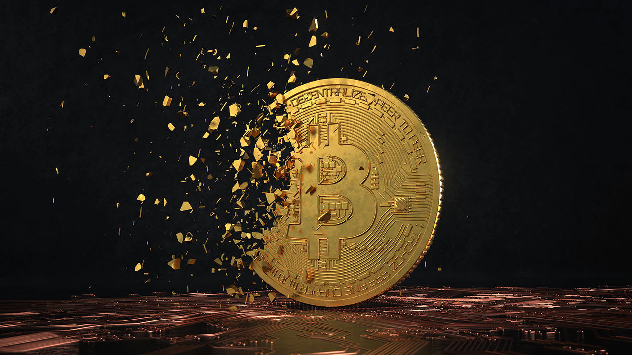 Биткоин обновил минимум с июля 2021 года.