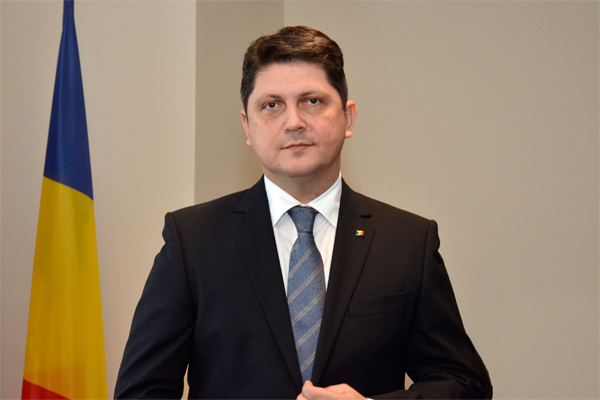 Теперь отставку должен одобрить премьер Виктор Понта.   Фото: chisinau.mae.ro