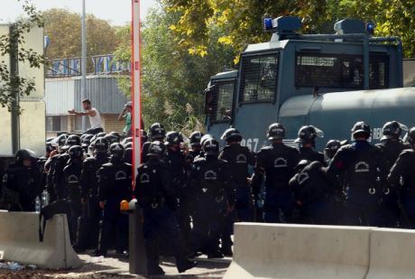 Полиция оцепила школу.