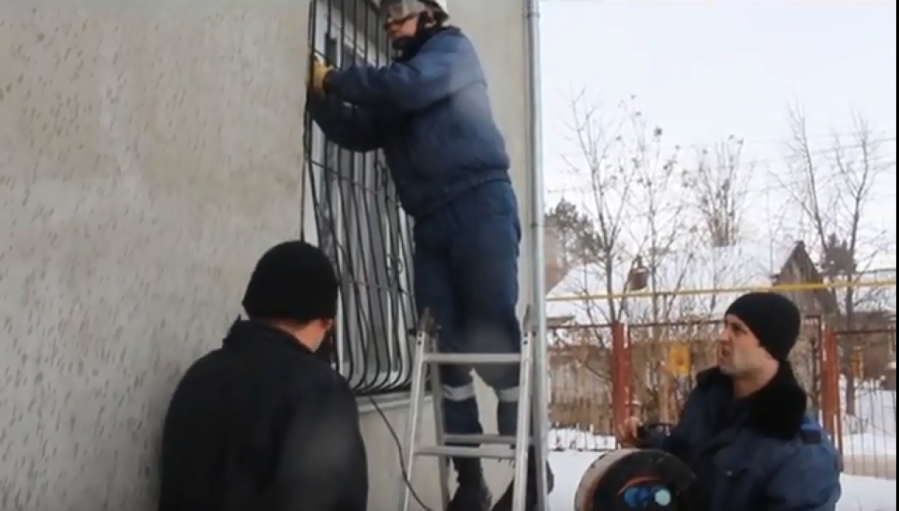 Un copil de doi ani din Bălți, singur în casă, după ce ușa s-a blocat