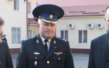 Victor Şelin a încercat să intre în sediul Parlamentului, însă a fost reţinut de ofiţerii Serviciului Pază și Protecție de Stat