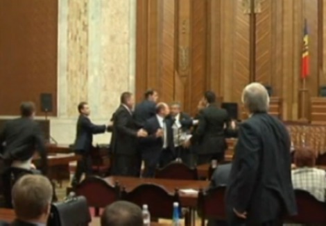 Am ajuns, Doamne, să o vedem şi pe asta – comuniştii să sară în apărarea libertăţii de exprimare în Moldova!