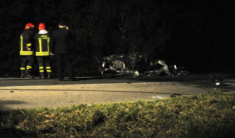 O moldoveancă de 26 de ani a murit carbonizată, după ce maşina în care se afla s-a izbit violent într-un copac şi a luat foc. Foto: jurnal.md
